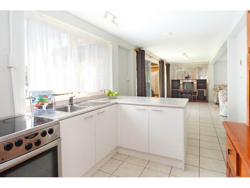 7 Rowena Street, Kenmore QLD 4069