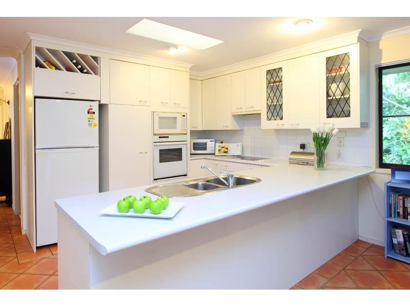 15 Ootana Street, Chapel Hill QLD 4069