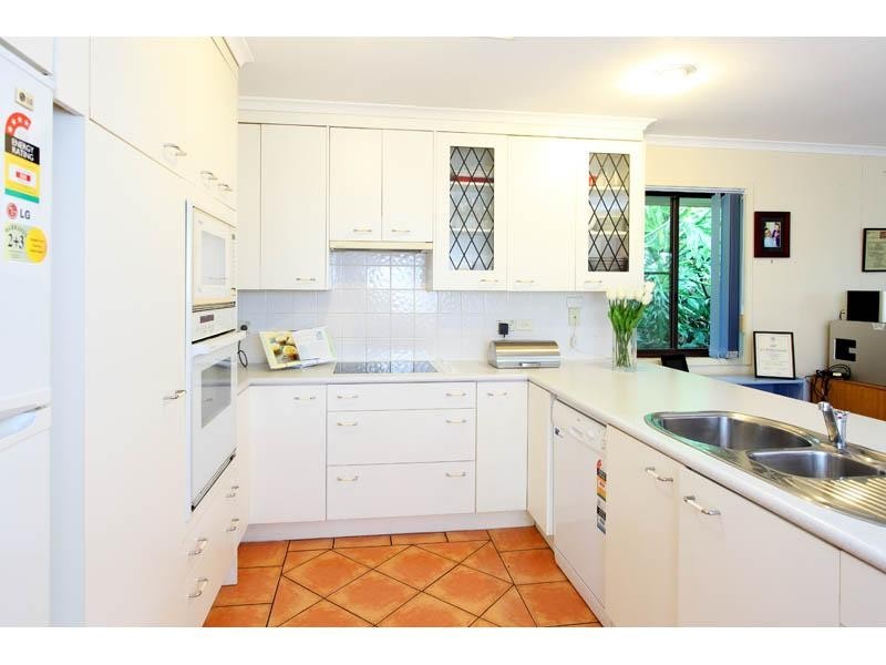 15 Ootana Street, Chapel Hill QLD 4069