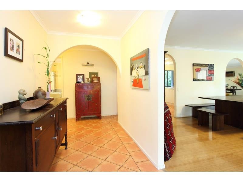 15 Ootana Street, Chapel Hill QLD 4069