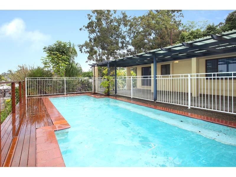 15 Ootana Street, Chapel Hill QLD 4069