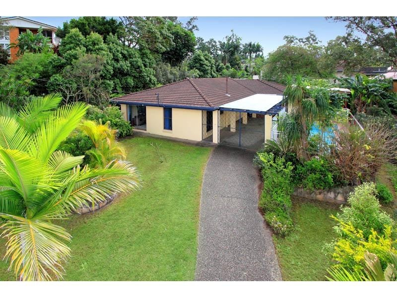 15 Ootana Street, Chapel Hill QLD 4069