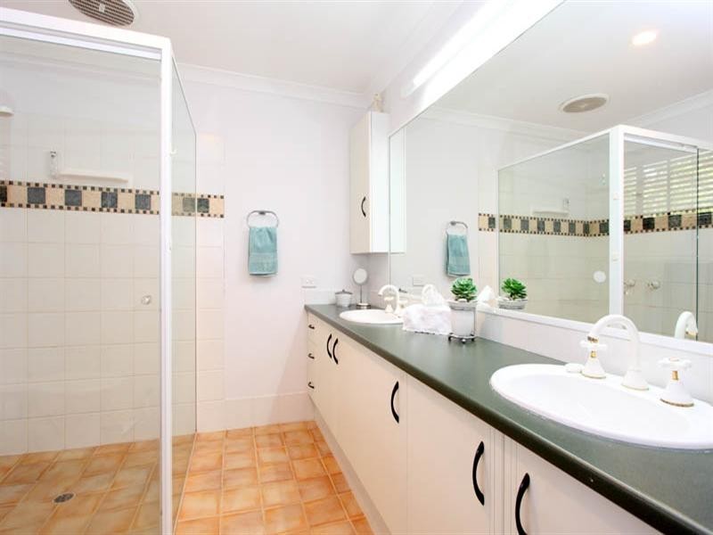 56 Burns Parade, Chapel Hill QLD 4069