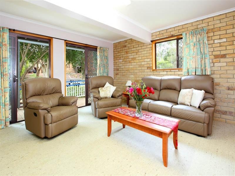 42 Halimah Street, Chapel Hill QLD 4069