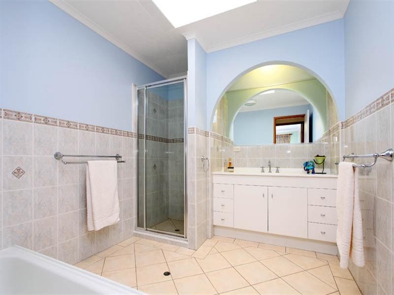 42 Halimah Street, Chapel Hill QLD 4069