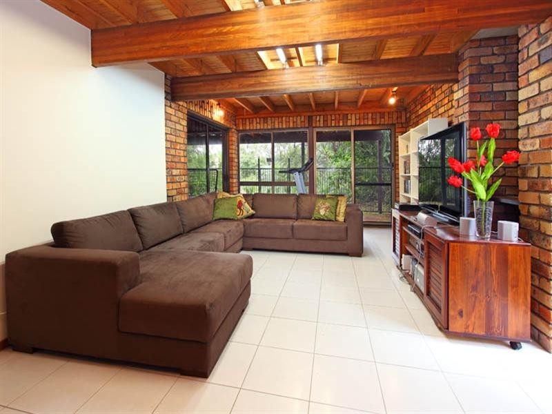 48 Cedarleigh Road, Kenmore QLD 4069