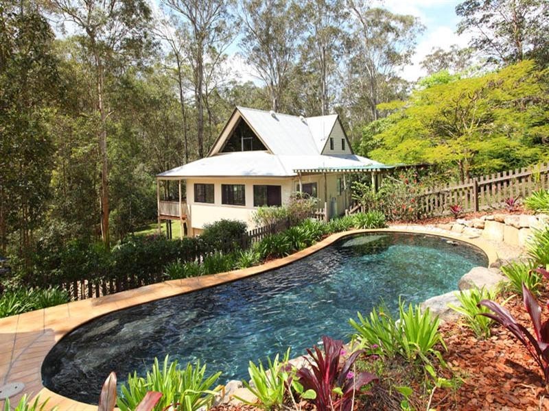 23 Hillcrest Place, Kenmore Hills QLD 4069