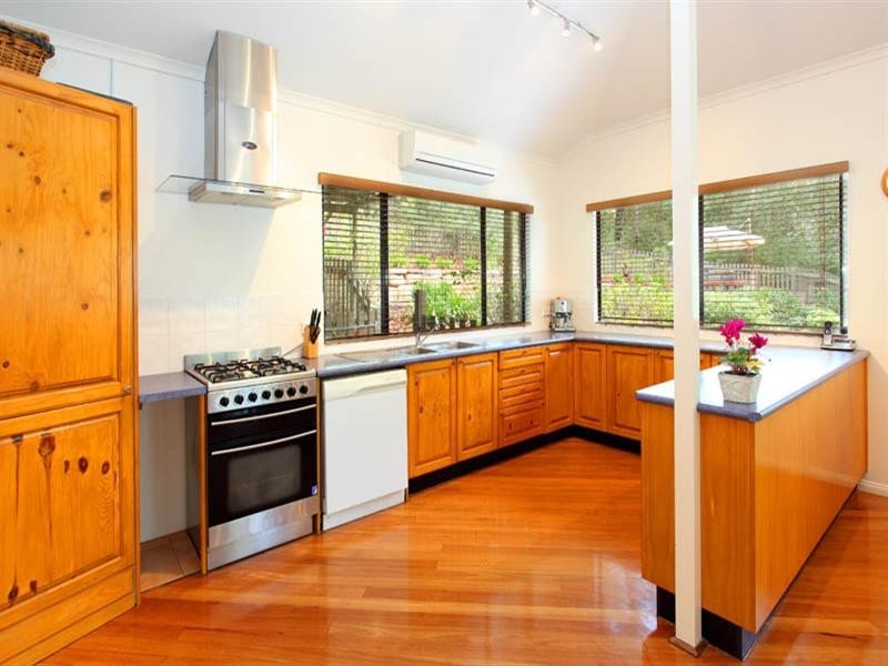 23 Hillcrest Place, Kenmore Hills QLD 4069