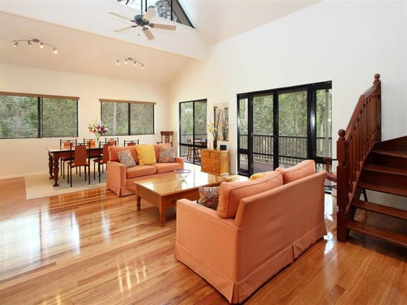 23 Hillcrest Place, Kenmore Hills QLD 4069