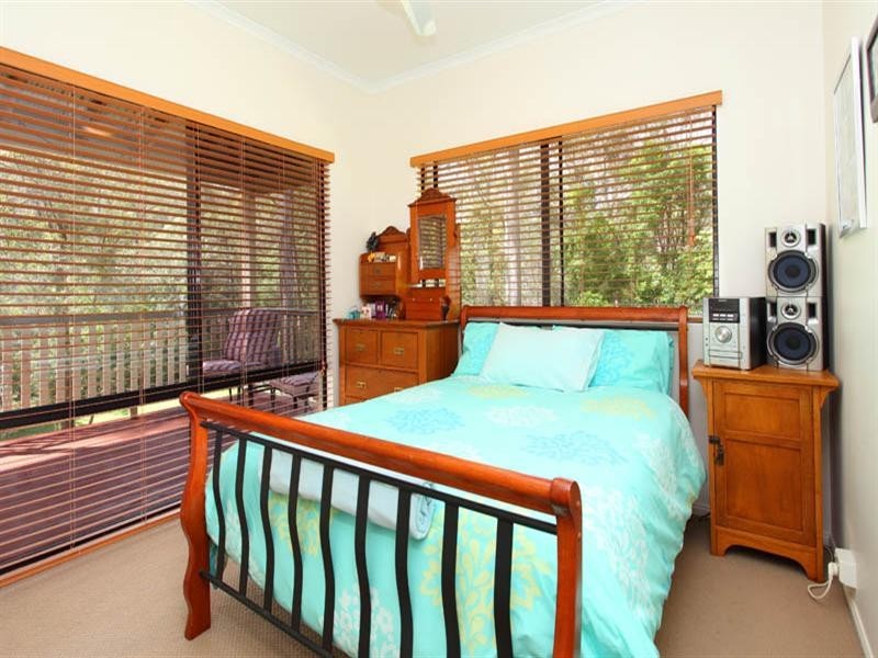 23 Hillcrest Place, Kenmore Hills QLD 4069