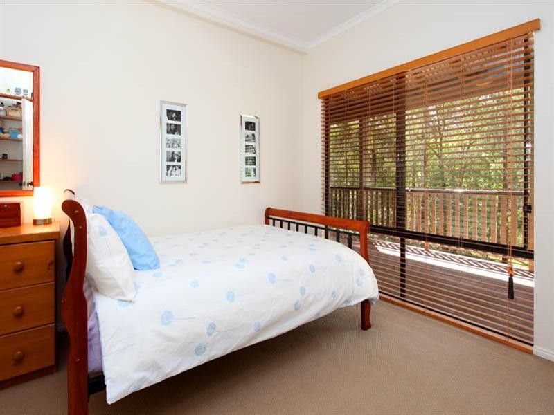 23 Hillcrest Place, Kenmore Hills QLD 4069