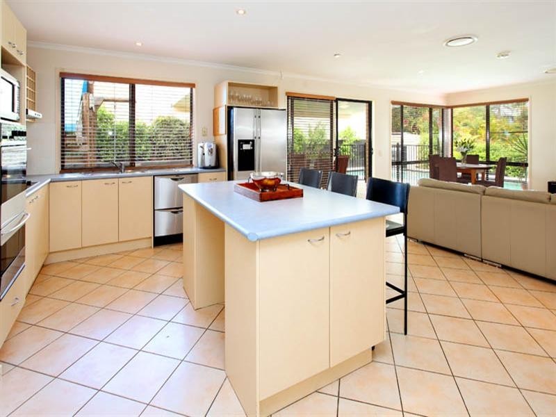 20 Farnworth Street, Chapel Hill QLD 4069