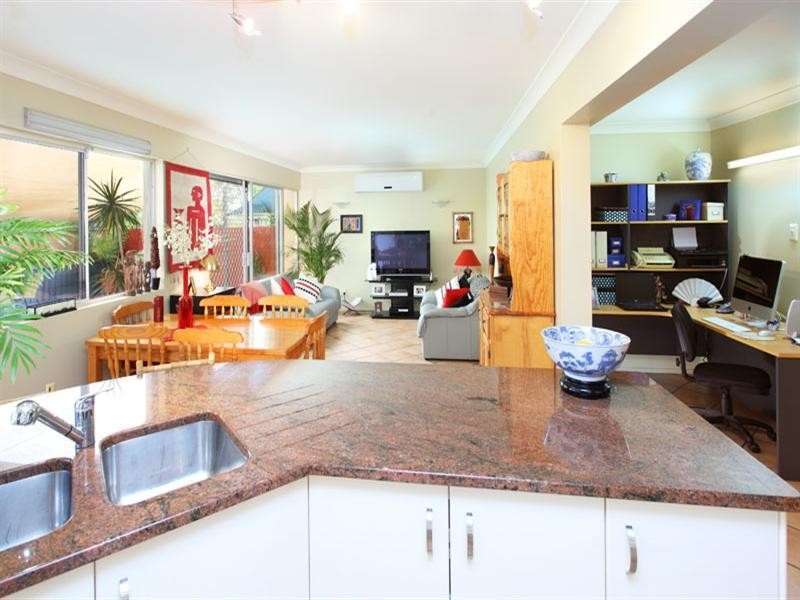 14 Chapel Hill Road, Chapel Hill QLD 4069