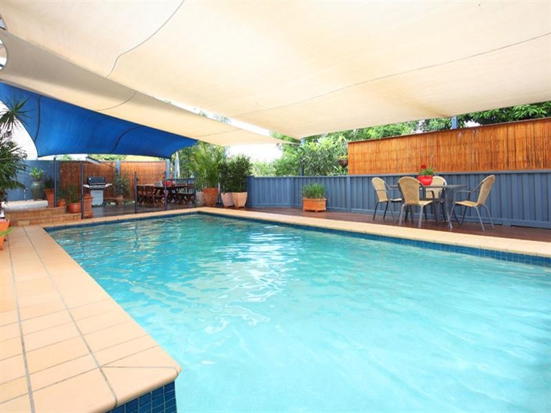 14 Chapel Hill Road, Chapel Hill QLD 4069