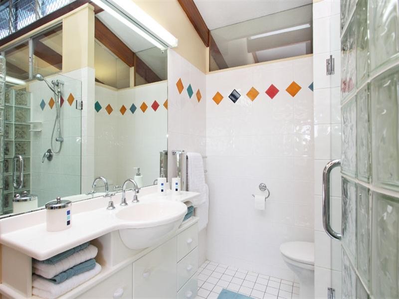 14 Chapel Hill Road, Chapel Hill QLD 4069