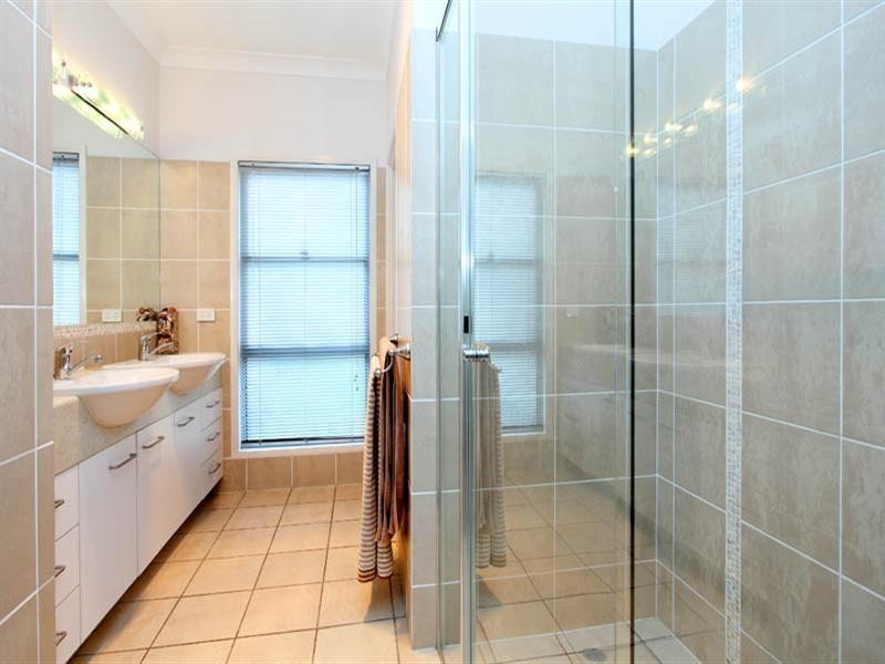 10b Kirkdale Road, Chapel Hill QLD 4069