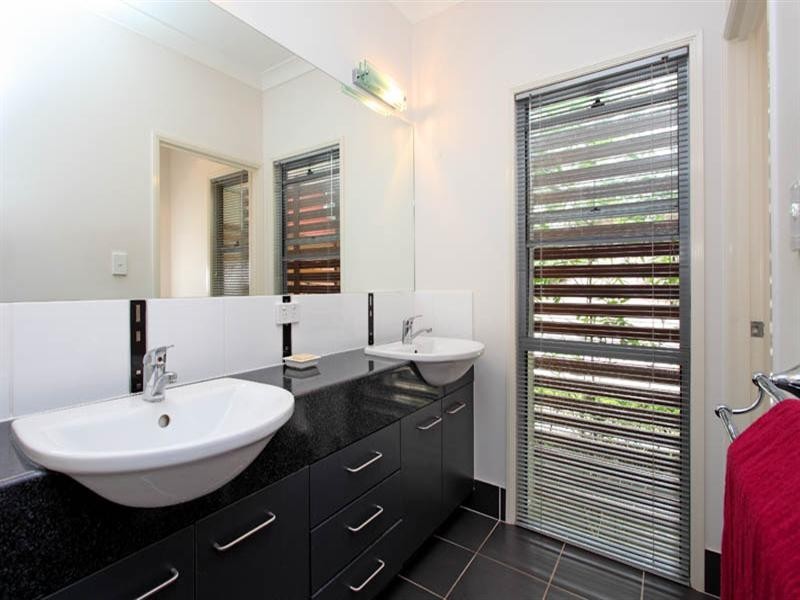 10b Kirkdale Road, Chapel Hill QLD 4069