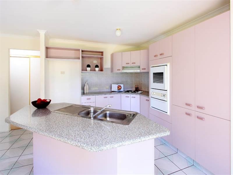 6 Castlewood Close, Kenmore Hills QLD 4069