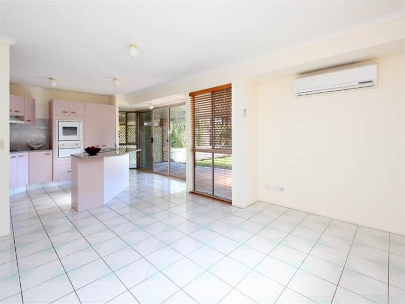 6 Castlewood Close, Kenmore Hills QLD 4069