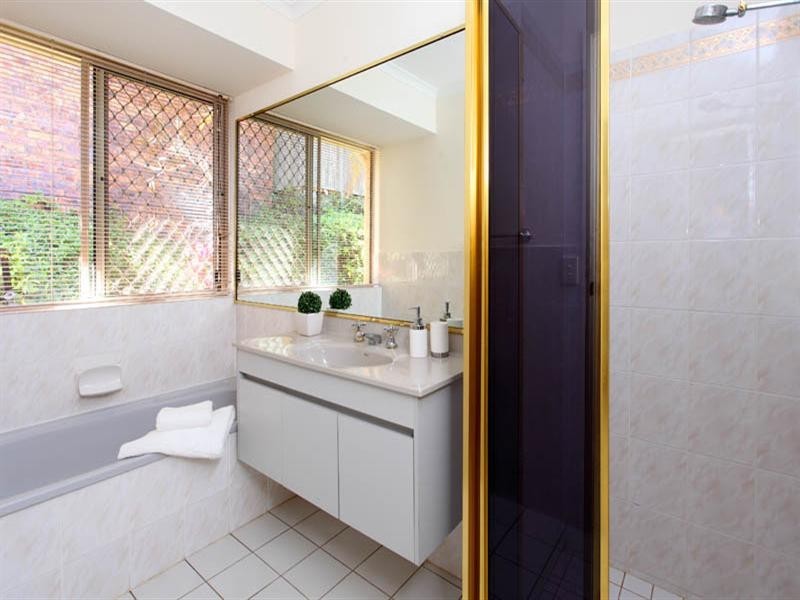 6 Castlewood Close, Kenmore Hills QLD 4069