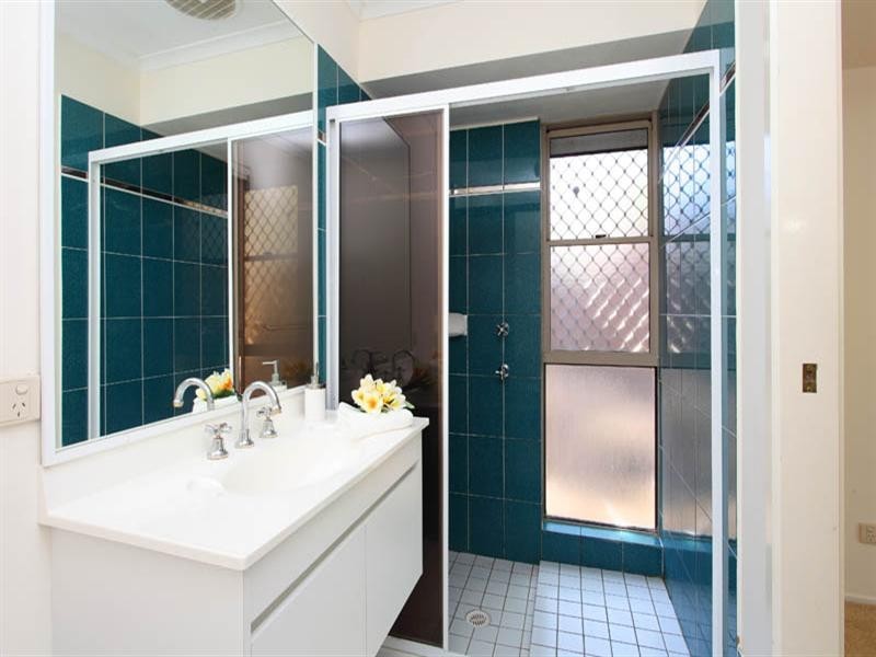 6 Castlewood Close, Kenmore Hills QLD 4069