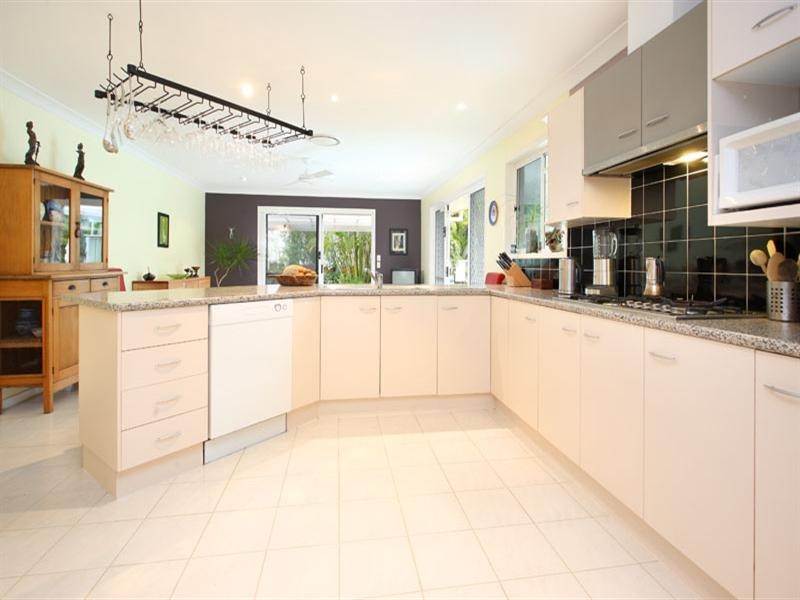 2 Ringway Place, Chapel Hill QLD 4069