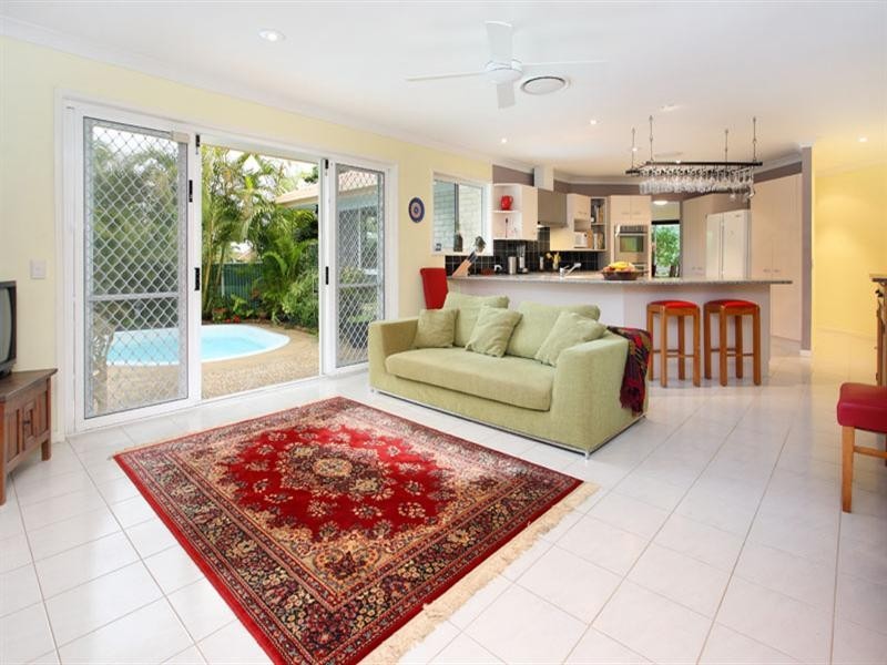 2 Ringway Place, Chapel Hill QLD 4069