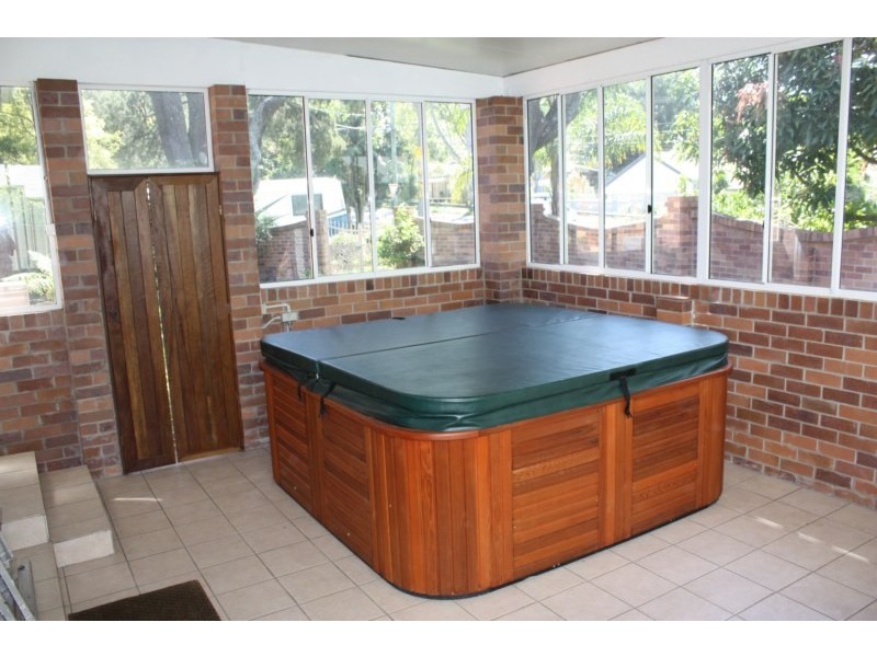 1 McCaul Street, Taringa QLD 4068