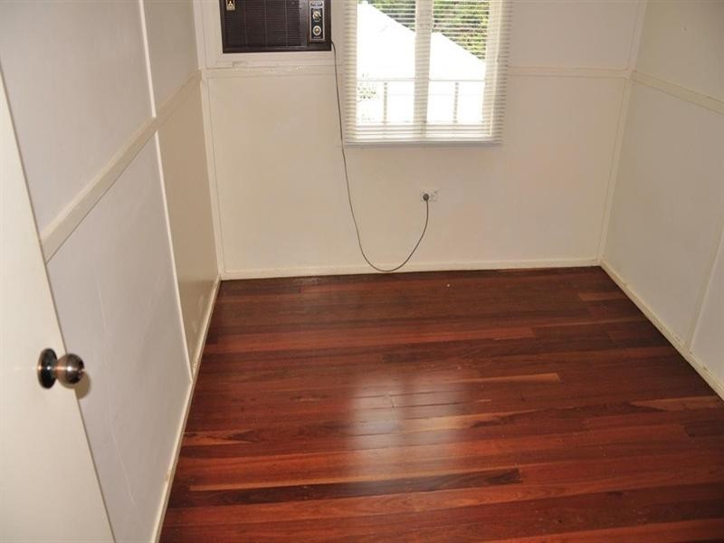 89 Ninth Avenue, St Lucia QLD 4067