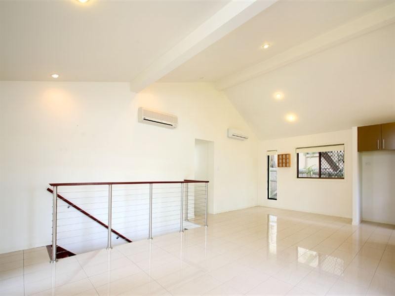 6 Robyn Street, Chapel Hill QLD 4069