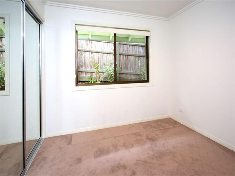 6 Robyn Street, Chapel Hill QLD 4069