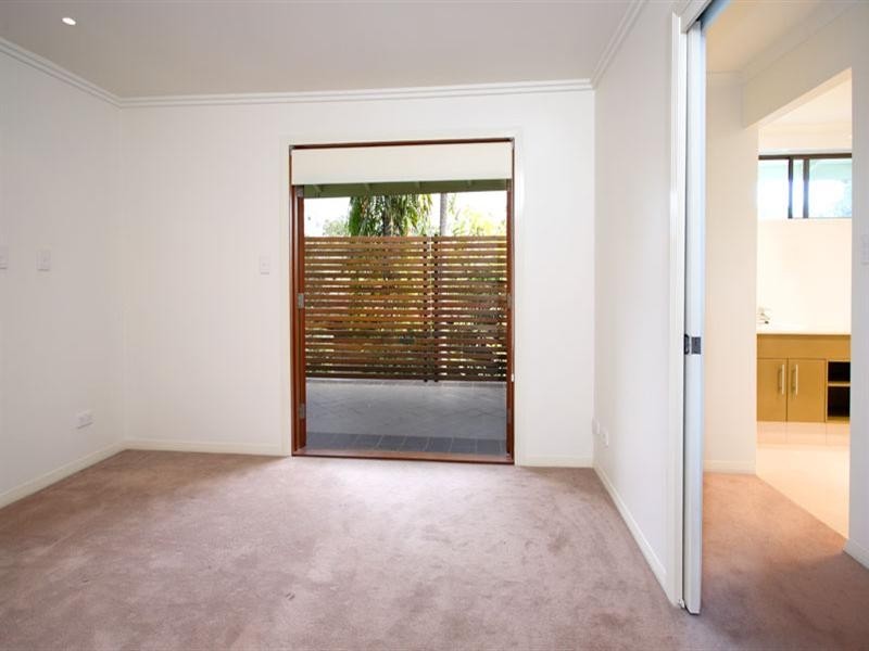 6 Robyn Street, Chapel Hill QLD 4069