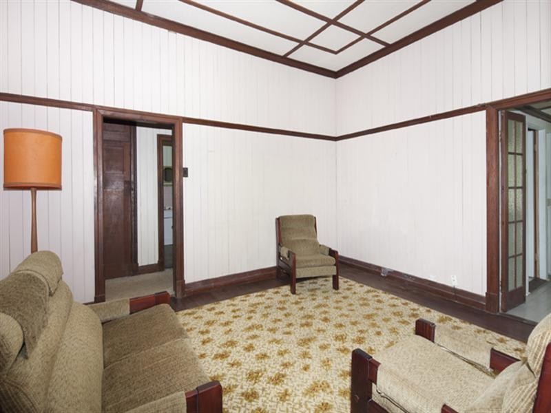 49 Disraeli Street, Indooroopilly QLD 4068