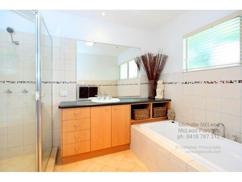46 Euree Street, Kenmore QLD 4069
