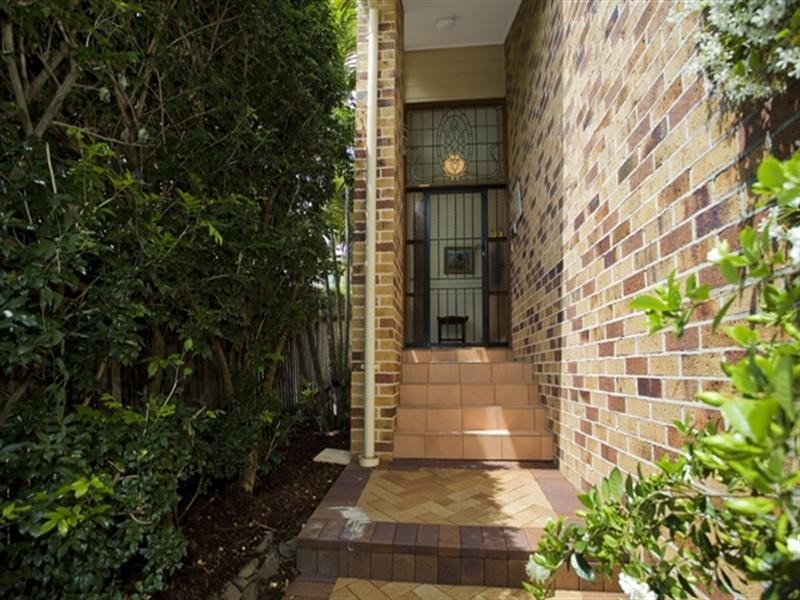 35 Macquarie Street, St Lucia QLD 4067