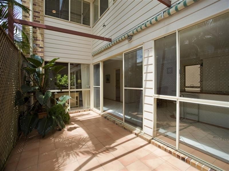 35 Macquarie Street, St Lucia QLD 4067