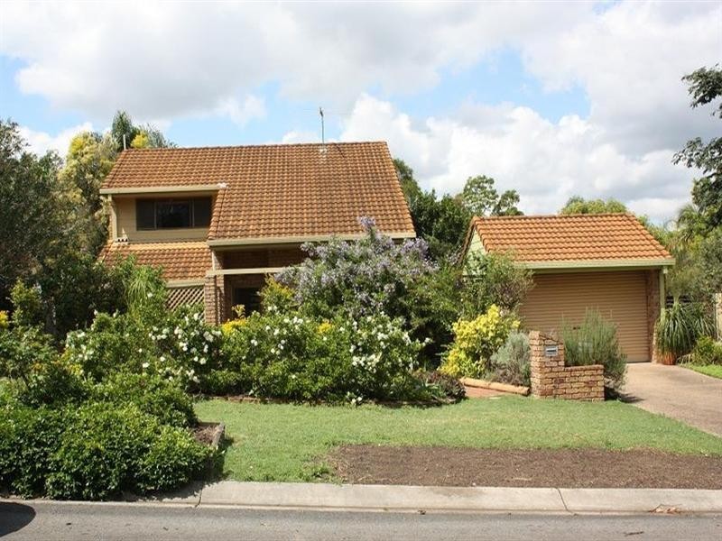 24 Farnworth Street, Chapel Hill QLD 4069