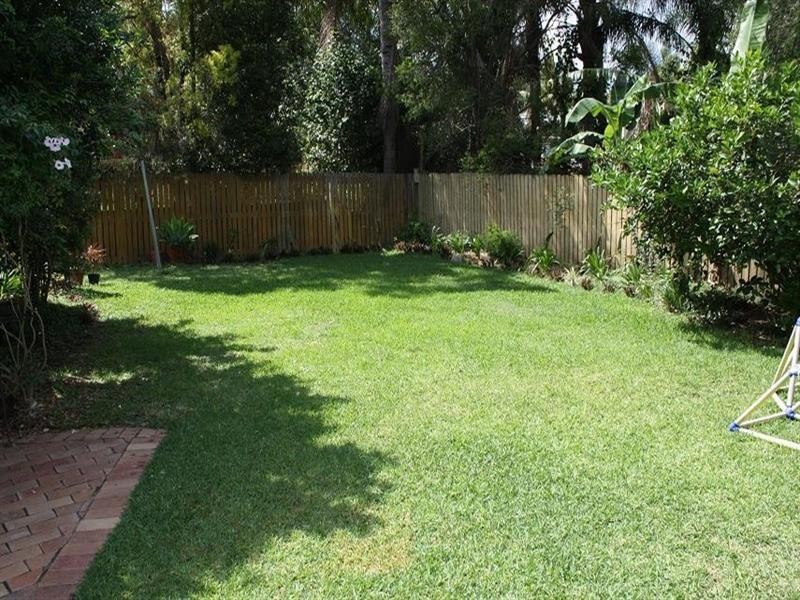 24 Farnworth Street, Chapel Hill QLD 4069