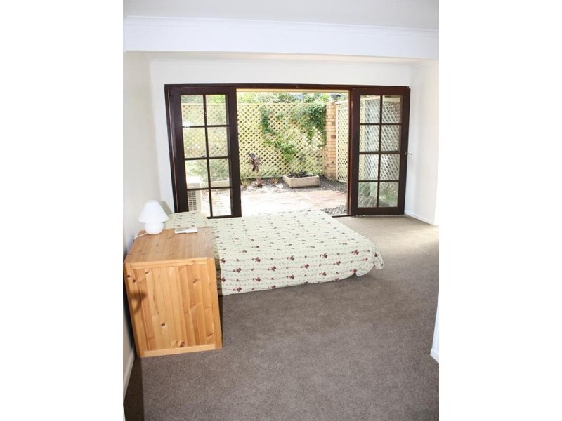 24 Farnworth Street, Chapel Hill QLD 4069