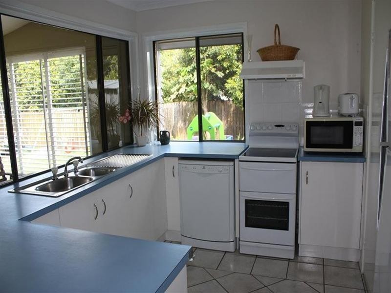 24 Farnworth Street, Chapel Hill QLD 4069