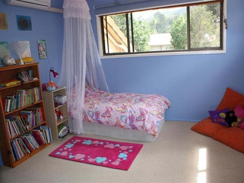 24 Farnworth Street, Chapel Hill QLD 4069