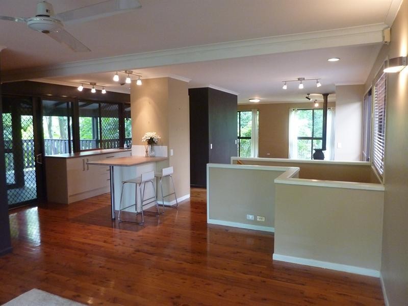 27 Kirkdale Street, Chapel Hill QLD 4069