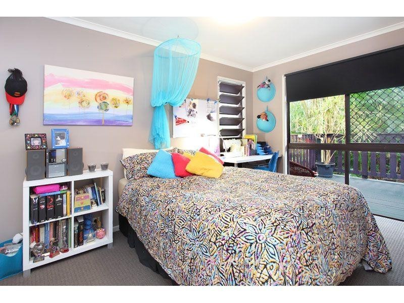 27 Kirkdale Street, Chapel Hill QLD 4069