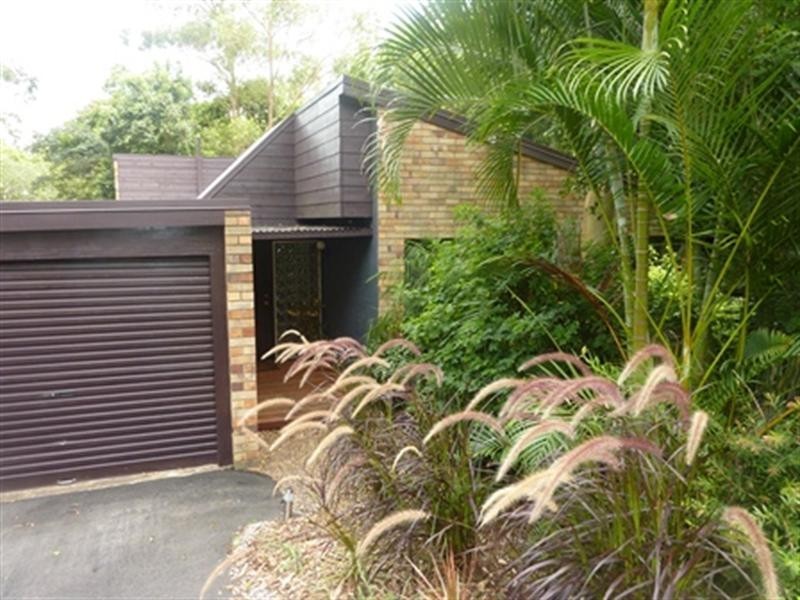 27 Kirkdale Street, Chapel Hill QLD 4069