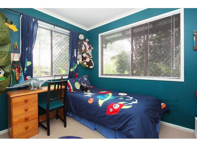 27 Kirkdale Street, Chapel Hill QLD 4069