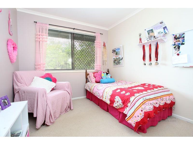 27 Kirkdale Street, Chapel Hill QLD 4069