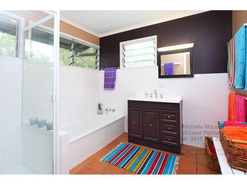 27 Kirkdale Street, Chapel Hill QLD 4069