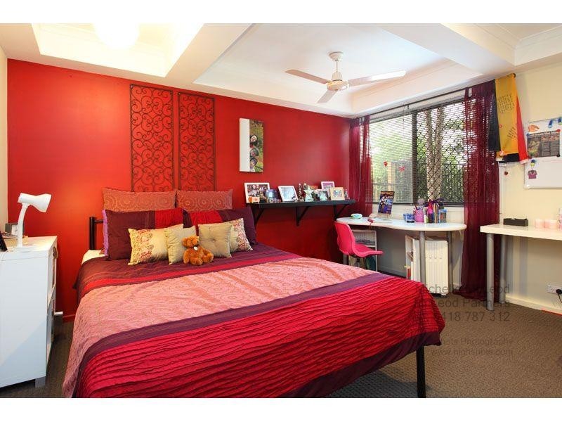 27 Kirkdale Street, Chapel Hill QLD 4069