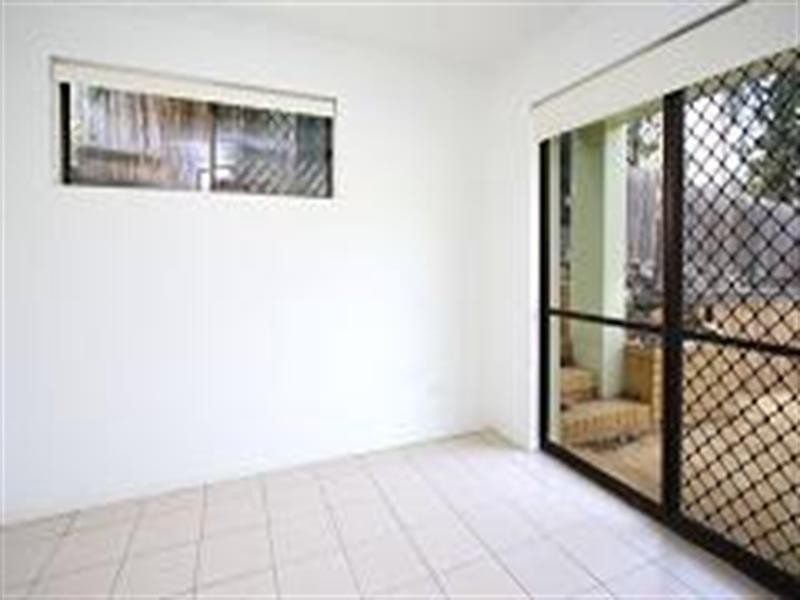 6 Robyn Street, Chapel Hill QLD 4069