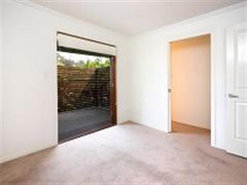 6 Robyn Street, Chapel Hill QLD 4069